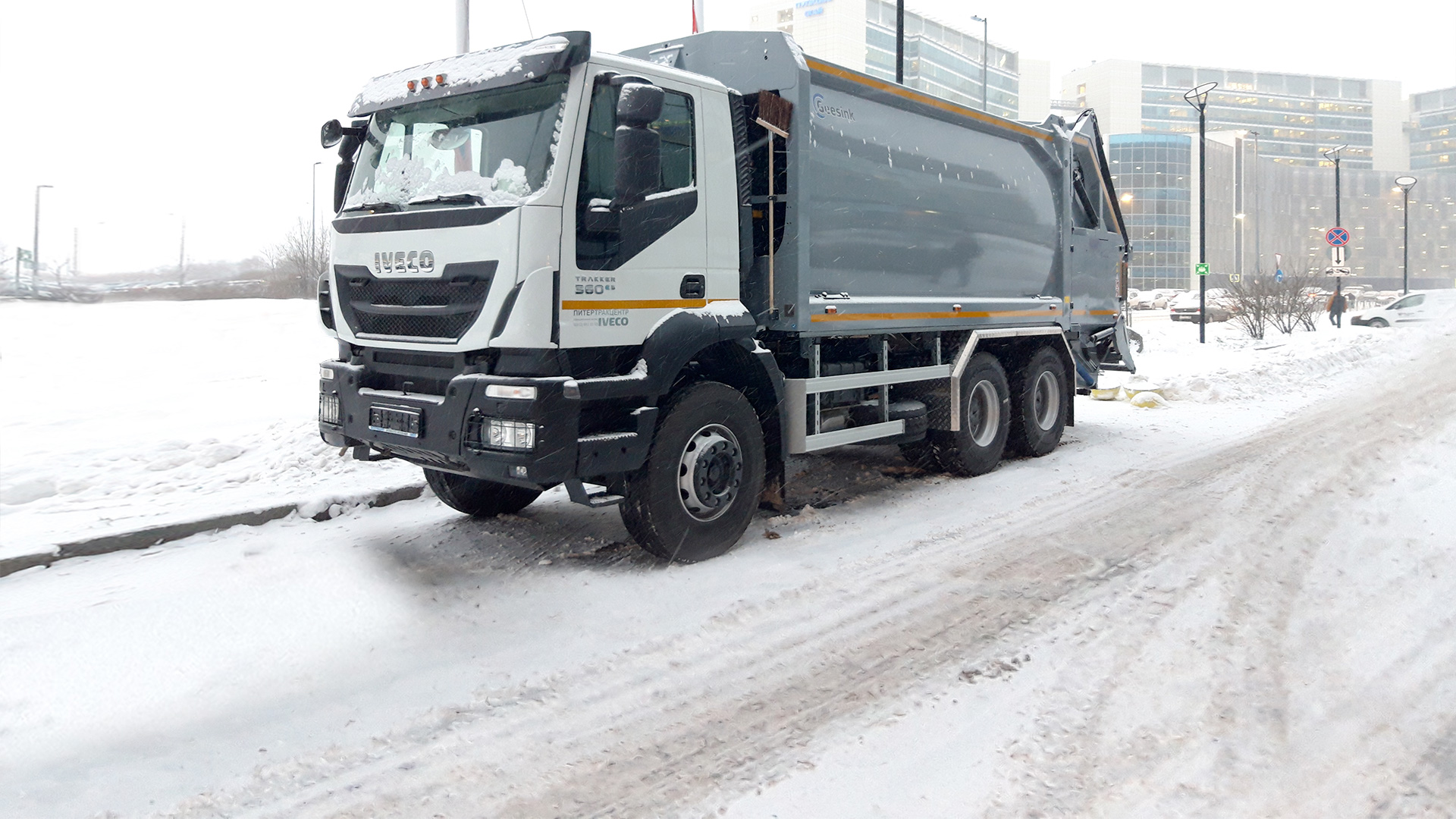 Автомобиль-мусоровоз 664003 на базе шасси IVECO TRAKKER AD260T36 (колесная формула 6х4, колесная база – 3500 мм) с надстройкой-компактором) GeesinkNorba