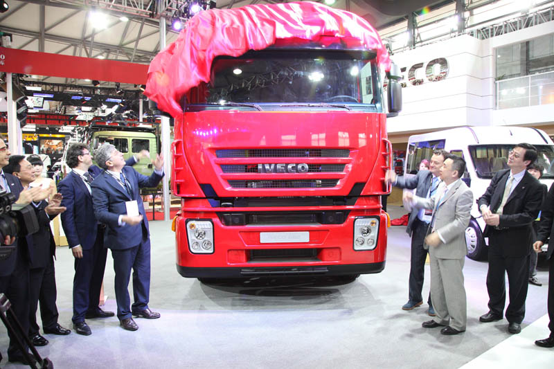 Iveco представила в России новый грузовик 682